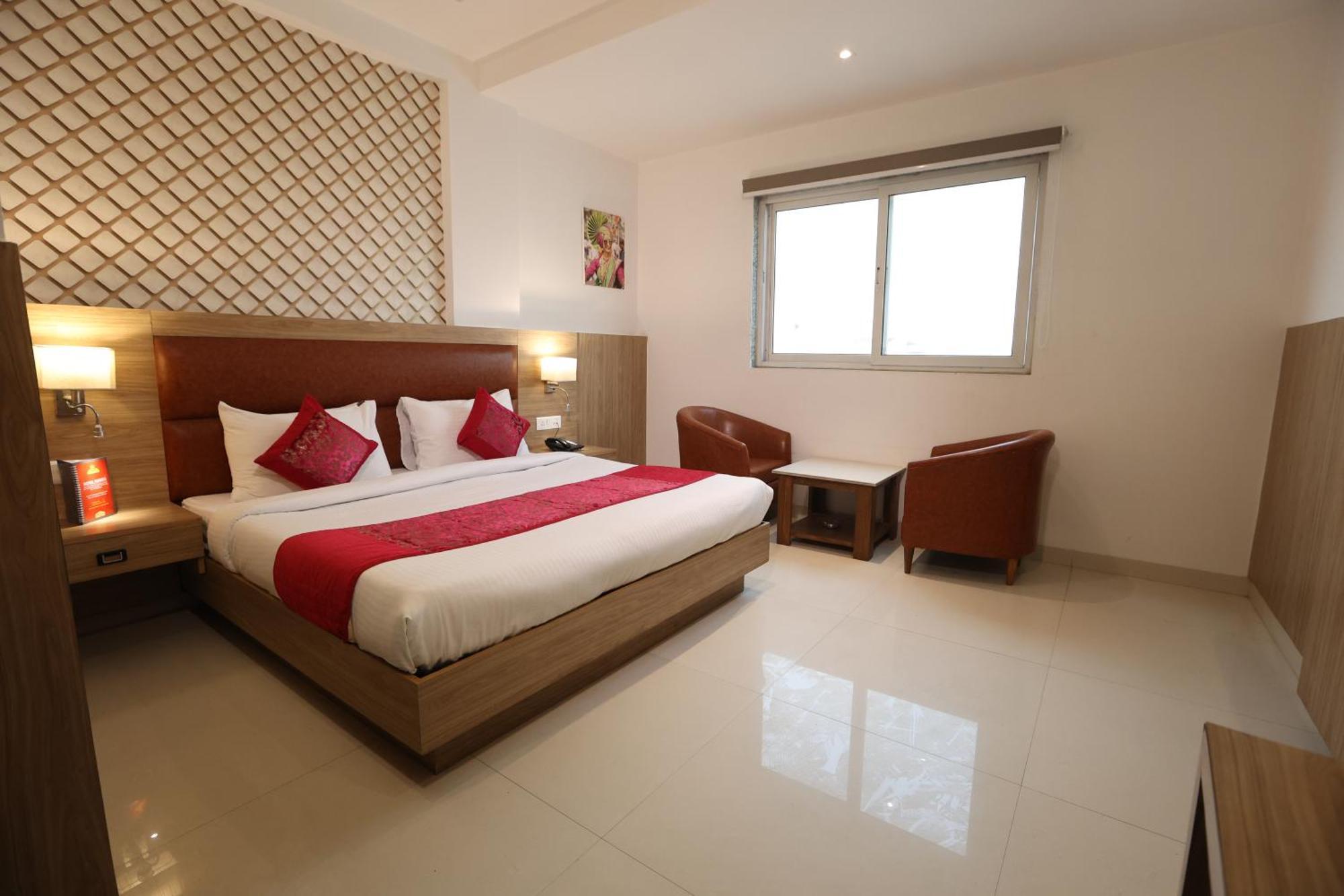 Elevate Near Delhi Airport Hotel 4*