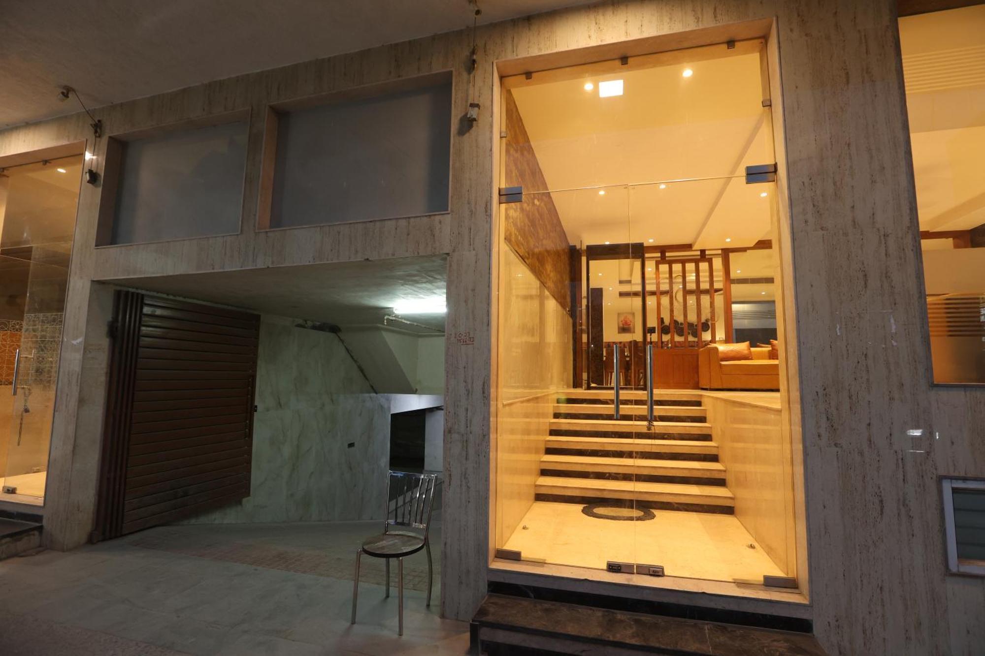 Elevate Near Delhi Airport Hotel 4*