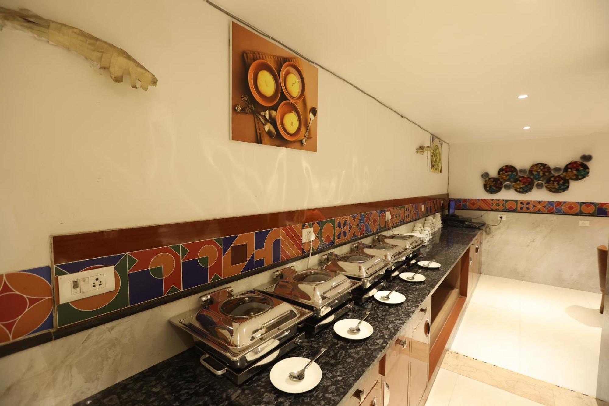 Elevate Near Delhi Airport Hotel 4*