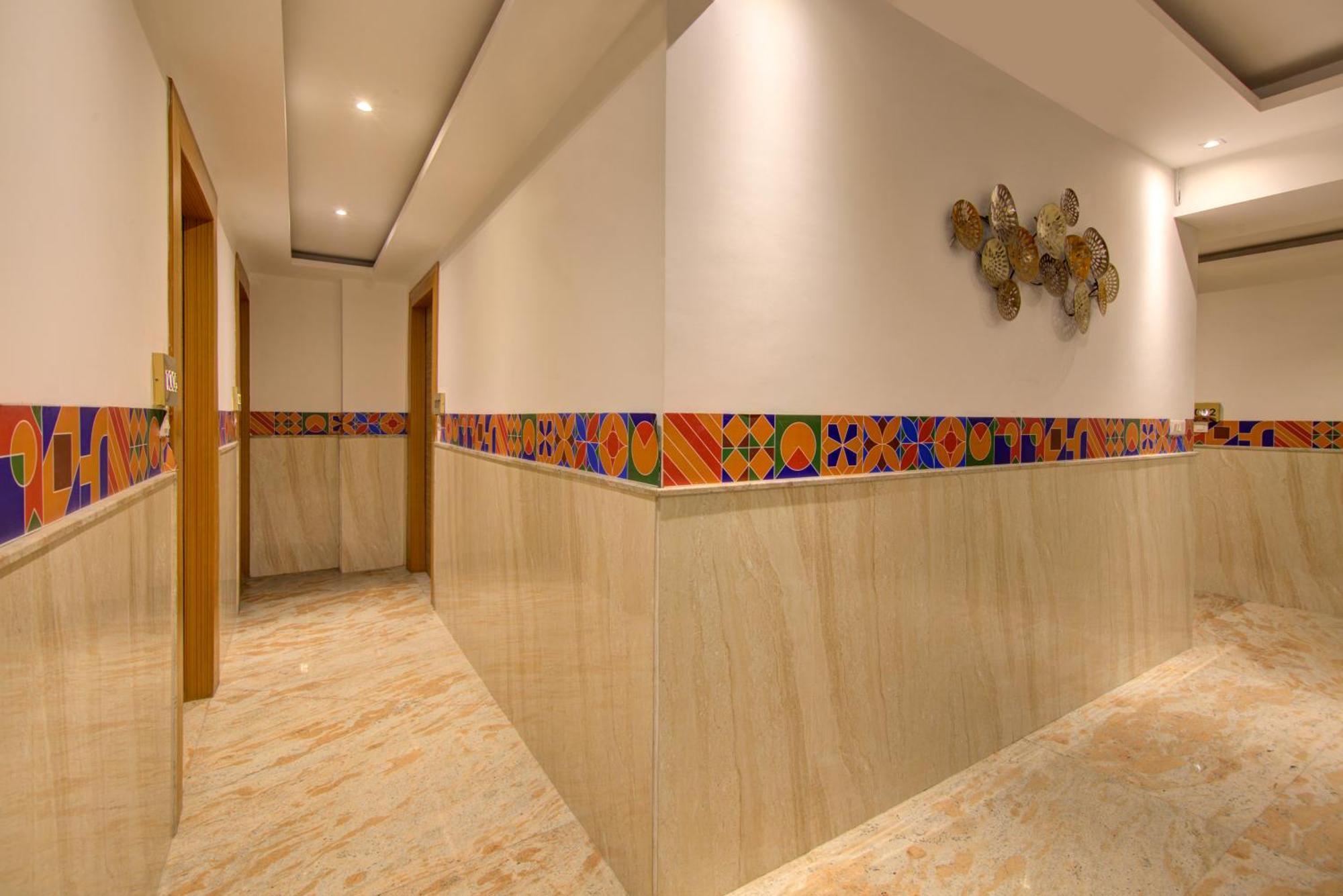 Hotel Elevate Near Delhi Airport 4*