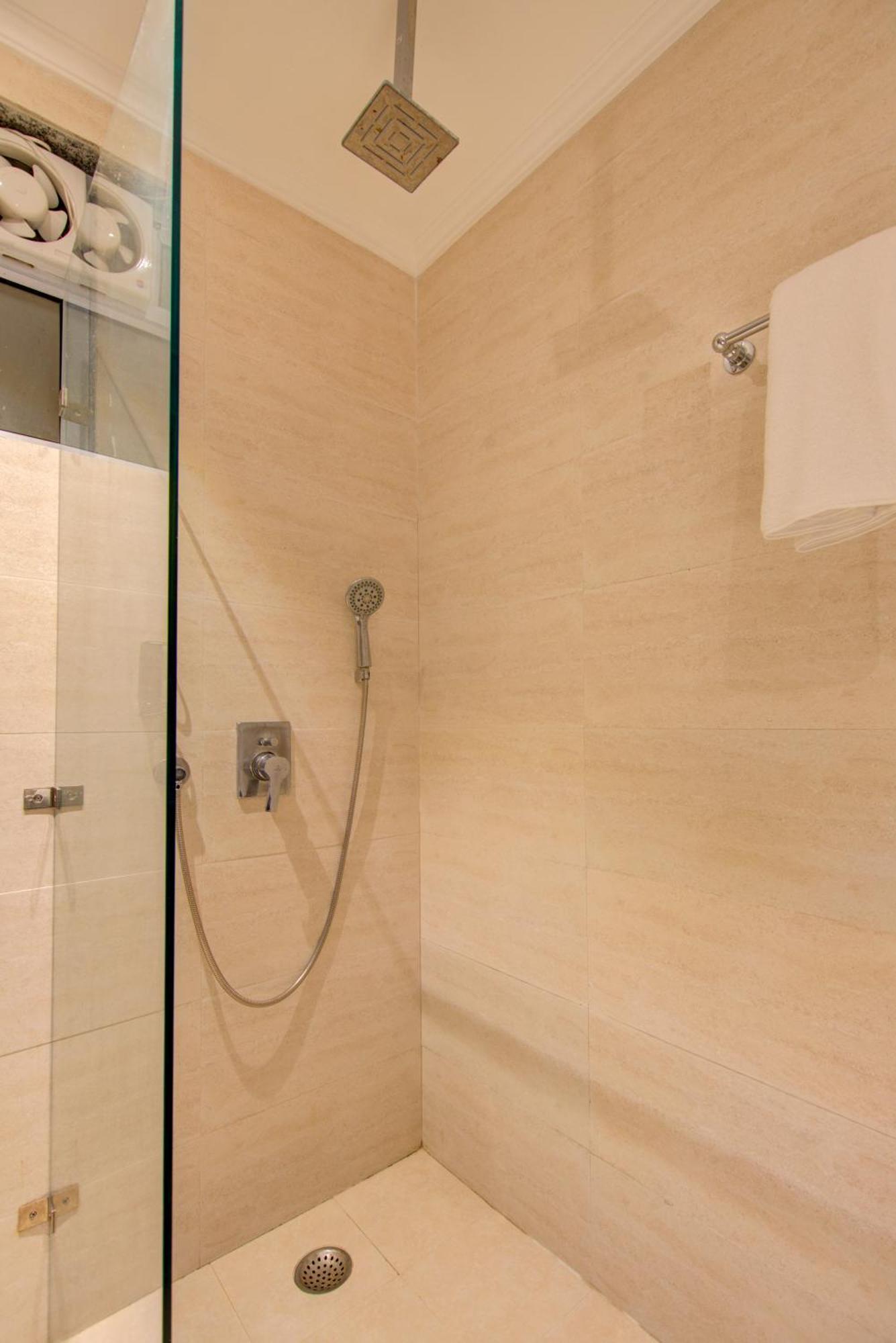 Elevate Near Delhi Airport 4*
